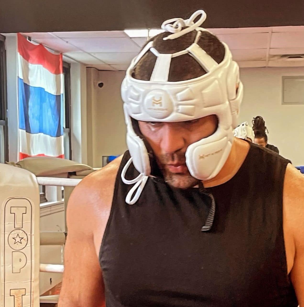 Ozhan Akcakaya’s Philosophy Innovating Through the Boxer’s Lens 