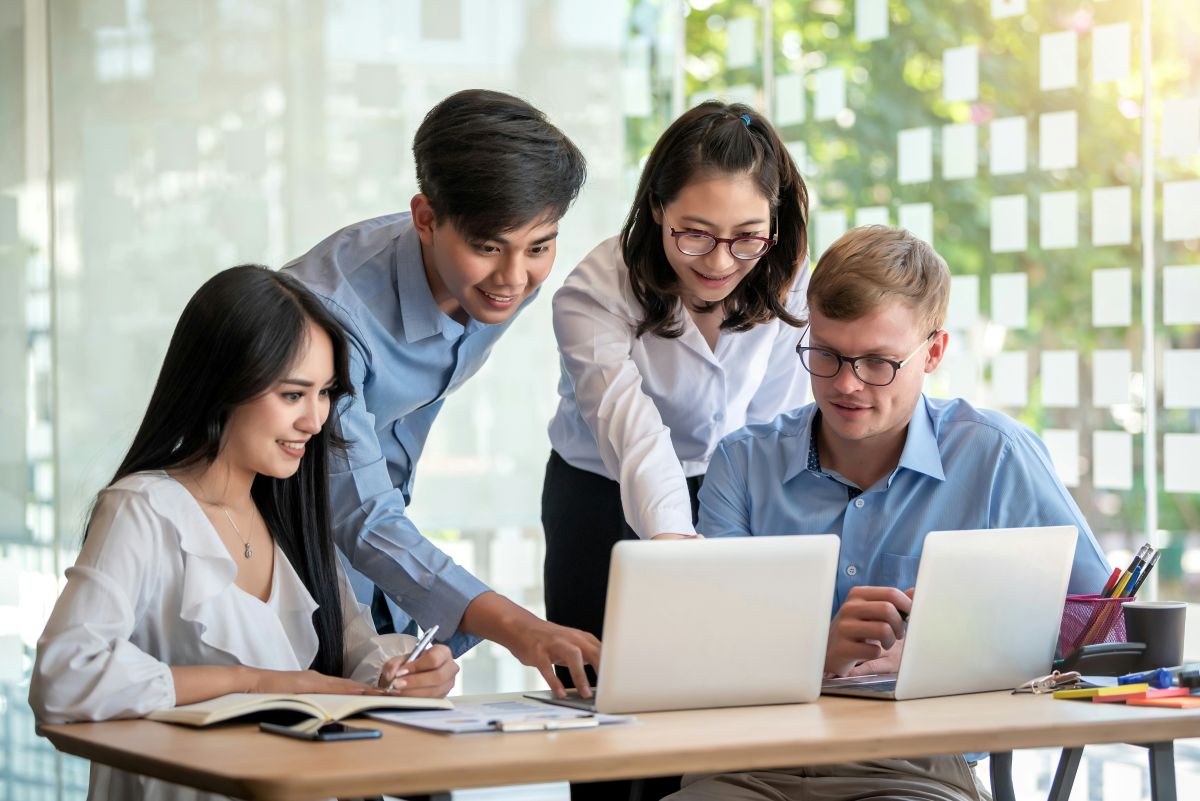 What Poor Internal Communication Costs a Scaling Business: Silent Channels, Lost Revenue