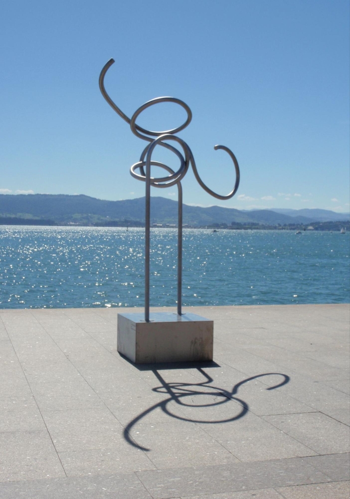Aitor Juan Urdangarin Unzueta Elevates Steel Sculpture to National Attention with Rodeando el Espacio