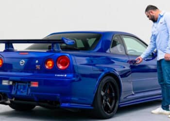 Wings of Wangan: Lecha Khouri's R34 GTR NISMO F-Sport Soars in Wangan Blue Splendor