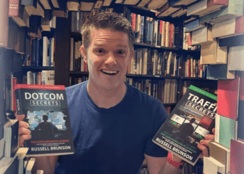 Russell Brunson: Entrepreneur and Architect of Newsletter "Marketing Secrets"