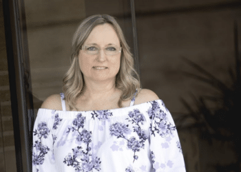 Unlock the Power Of Facebook Groups: Learn How To Grow Your Facebook Fast and Fill It With Your Ideal Dream Clients