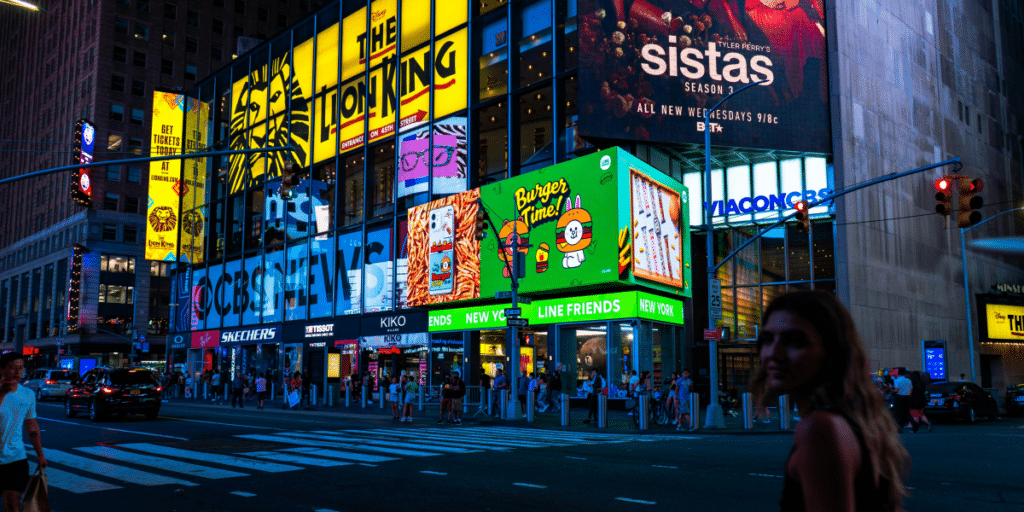 Optimizing the Potential of Urban Advertising Hotspots for Small Businesses