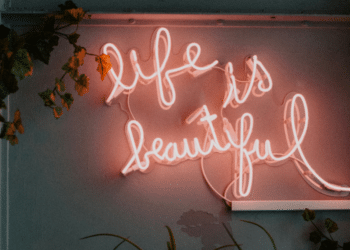 Choosing the Right Signage Neon vs LED for Your Business