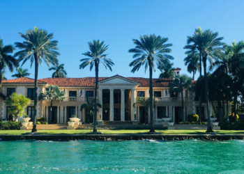 On the Market Waterfront Homes in Arizona
