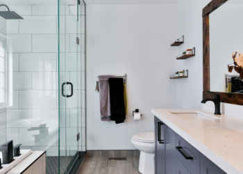 Maximize Small Bathroom Spaces: Innovative Design Solutions