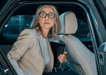 The Impact of CEO Performance on Contractual Length in Modern Companies