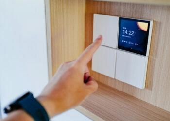 Energy-Efficient AI Models: Reducing Consumption in 2024