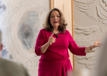 How Carol Kaemmerer Helps Executives Elevate Their LinkedIn Presence