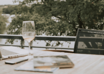 Simple Steps to Design an Outdoor Workspace for Your Team