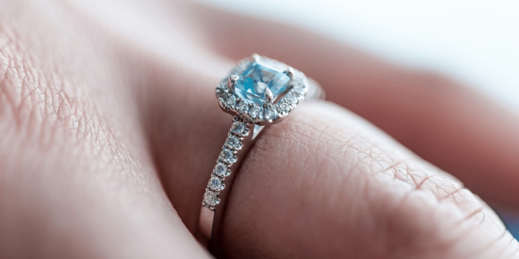 Sparkle with Purpose: Guide to Moissanite Engagement Rings