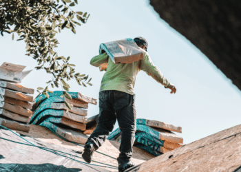 How to Choose the Right Roofing Contractor in Granbury, TX