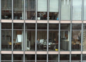 How to Use Glass in an Office to Create a Positive Working Environment