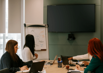 The Digital Boardroom- Boardsi’s Strategy for Integrating Remote Leadership for a Global Workforce