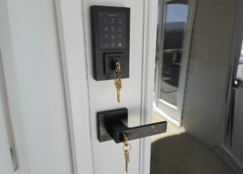 24/7 Supertech Locksmith: Unlocking Your Door with a Smile