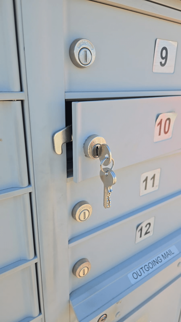 24/7 Supertech Locksmith: Unlocking Your Door with a Smile
