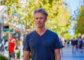 Breaking the Cycle: How Christoffel Sneijders Helps Leaders Overcome Stagnation by Engaging All Three Brains