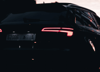 Why Business Travelers Choose Black Luxury Vehicles