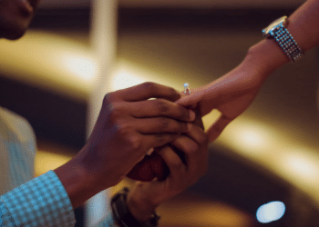 How to Find the Perfect Oval Engagement Ring for Your Style?