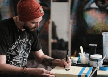 AI Art: Revolutionizing Creativity or Threatening Traditional Artists?