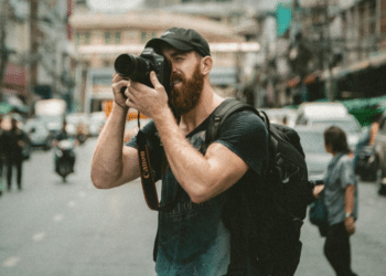 Travel Photography: Are DSLR Cameras Still Worth It or Do Smartphones Suffice?