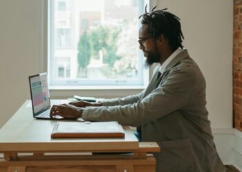 Remote Leadership in 2025: Adjusting to the Hybrid Workplace