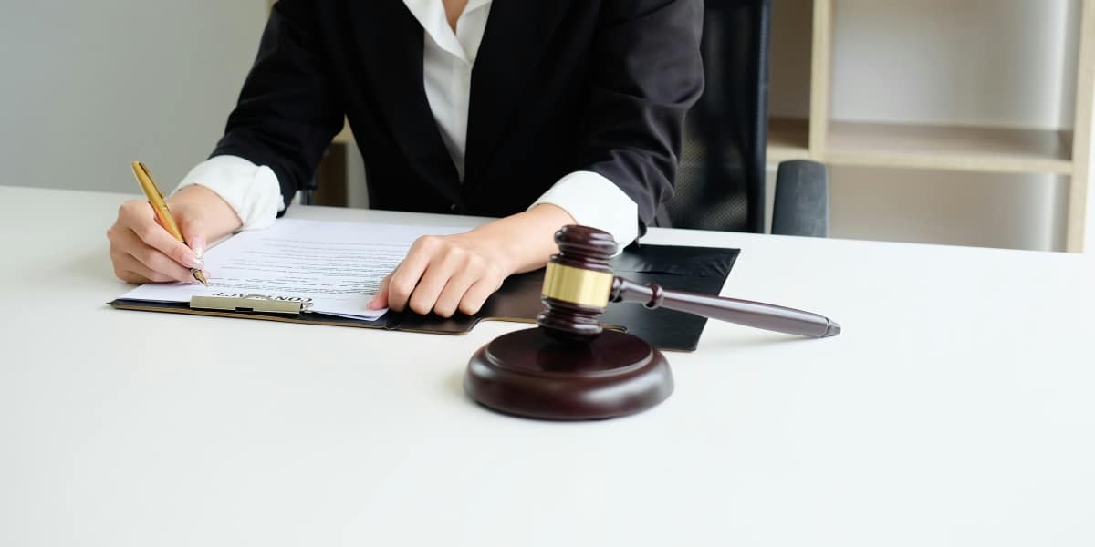 What to Expect When Working with a Personal Injury Lawyer