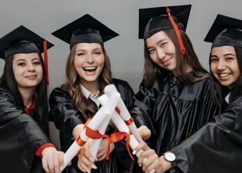 8 Reasons to Pursue a Postgraduate Degree in 2025