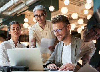 How Cameron Hoffman is Leading Ecom Accelerator to Transform E-Commerce for Busy Professionals