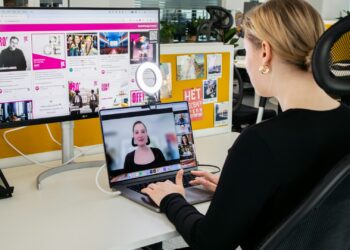 Rebuilding Trust in a Divided Digital Age Society Glo’s Mission to Bridge Gaps Between Communities and Leaders