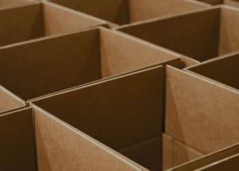 How to Choose the Right Containers in Bulk for Sustainable Business Operations