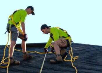 Ice Dams on Roofs: Prevention, Risks, and Solutions