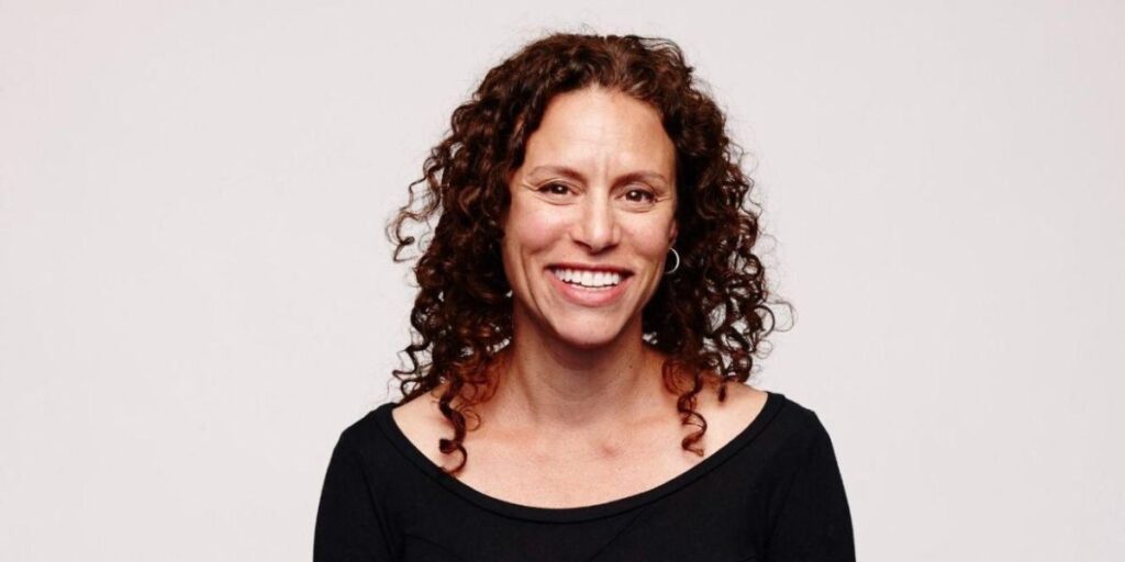 Suzanne Gibbs Howard, a seasoned advisor, coach, and consultant