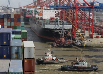 Overcoming Barriers to Tech Adoption in Global Supply Chains