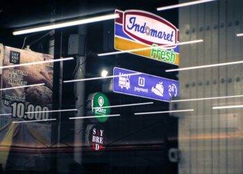 Elevating Curb Appeal: How Well-Crafted Sign Boards Drive Customer Engagement – Insights from Piros Signs