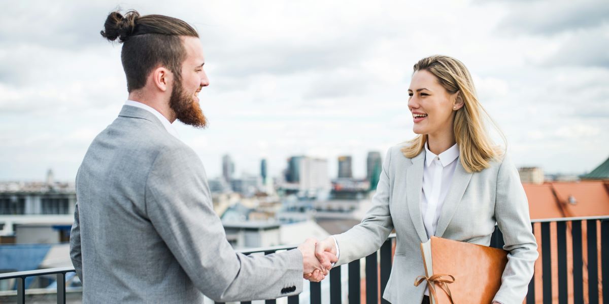 Building Trust in Sales Through Psychological Tactics That Strengthen Customer Relationships