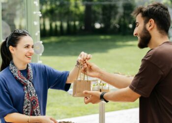 The Psychology Behind Consumer Decision Making: How to Influence Buyer Choices