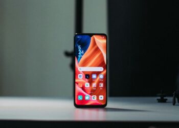 OPPO Introduces Reno13 F 5G: A Stylish and Reliable Mid-Range Smartphone