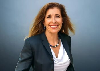 Julia Nicholson: From Trauma to Triumph, Shaping the CEO Within