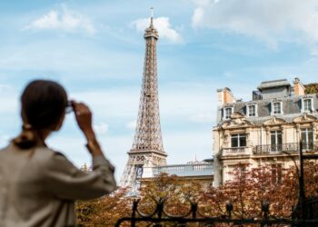 Scroll, Learn, Speak: The New Blueprint for Online French Courses