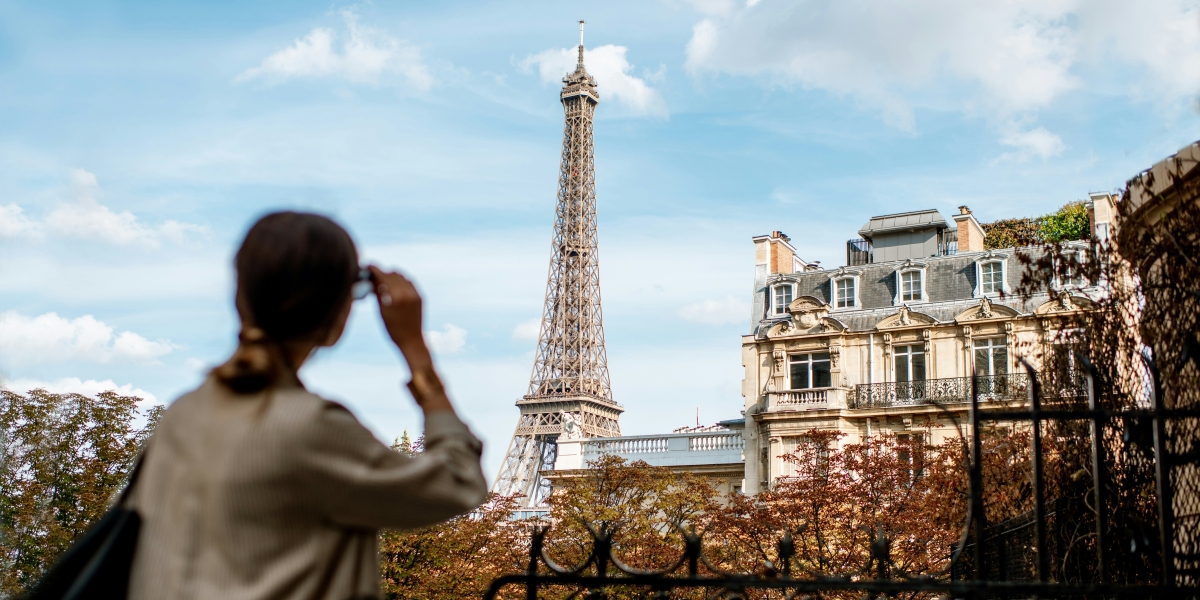Scroll, Learn, Speak: The New Blueprint for Online French Courses