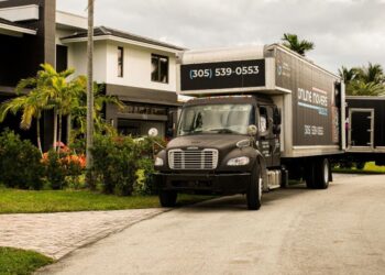 Professional Furniture Movers Miami for Local Moving Services with Online Movers Miami