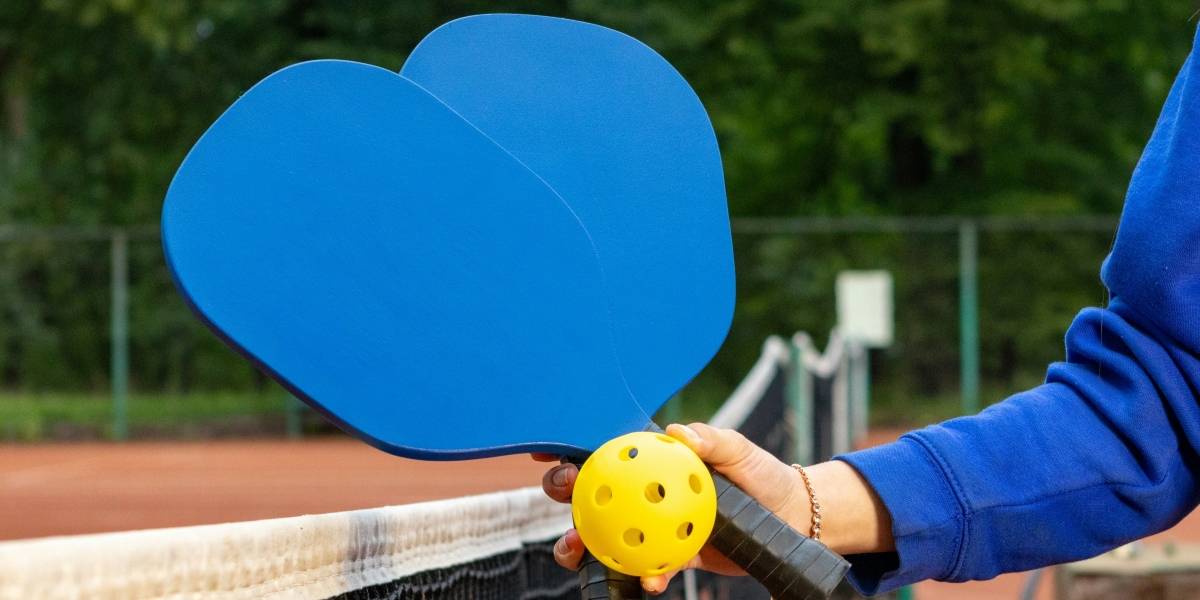 Padel vs Pickleball: What’s the Difference and Which One Might Suit You