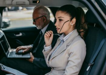 The Shift from Command to Collaboration Modern Leadership in Hybrid Teams