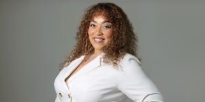 Therapist Nina Ythier Brings Mental Health Care to Clients Directly