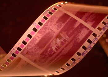 Exploring the Sputtering Process Types, Uses, and Applications with I-photonics