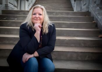 Jenny Watz: The Book Coach Who Turns Chaos into Clarity