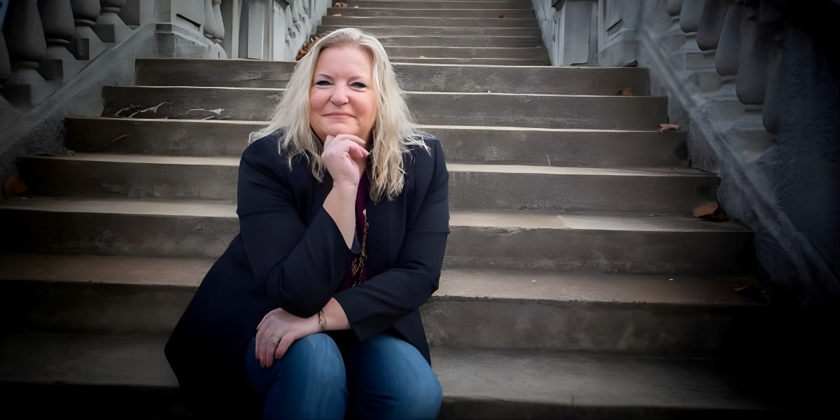 Jenny Watz: The Book Coach Who Turns Chaos into Clarity