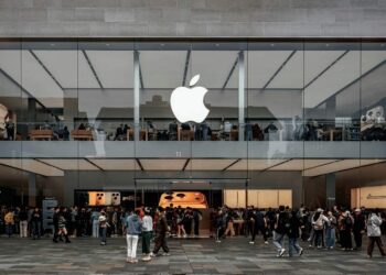 Apple Cuts Dozens of Sales Jobs as Restructuring Plans Unfold