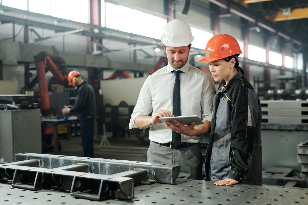 How YURiNox Work Wear Shirts Combine Safety and Comfort in Industrial Settings